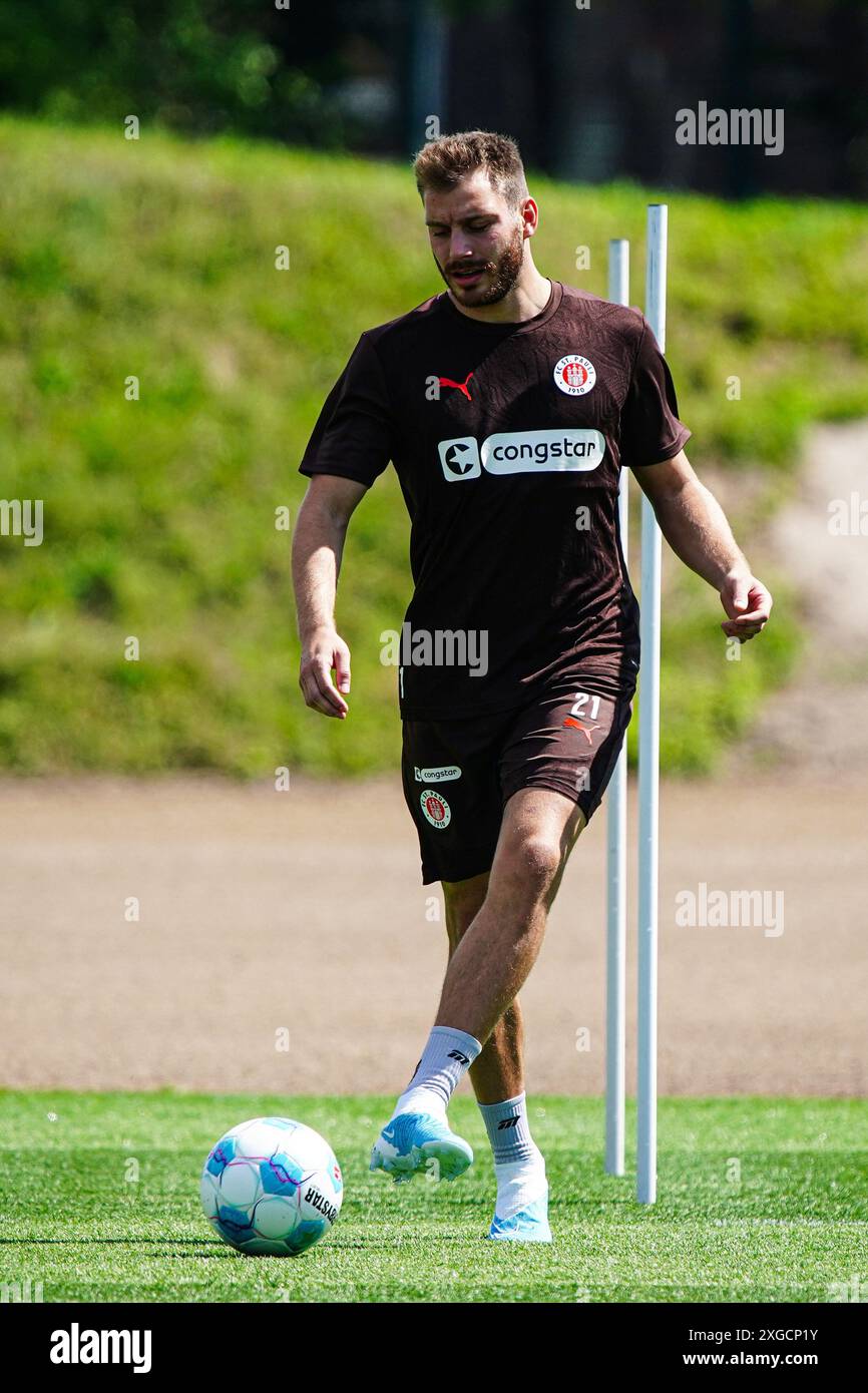 Lars Ritzka (FC St. Pauli, #21) GER, Training FC St. Pauli, Fussball ...