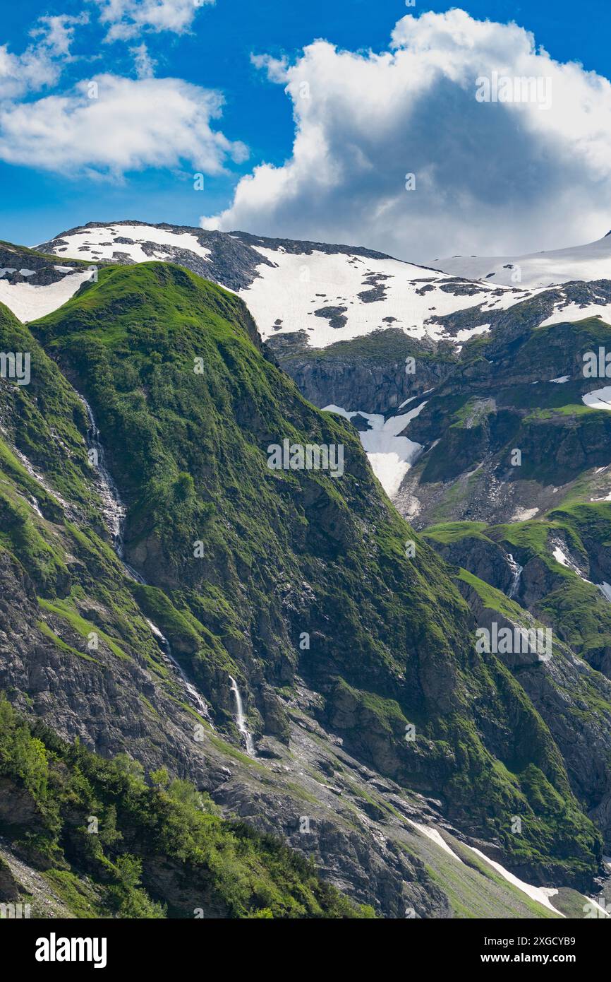 Glacier melt river flows hi-res stock photography and images - Alamy