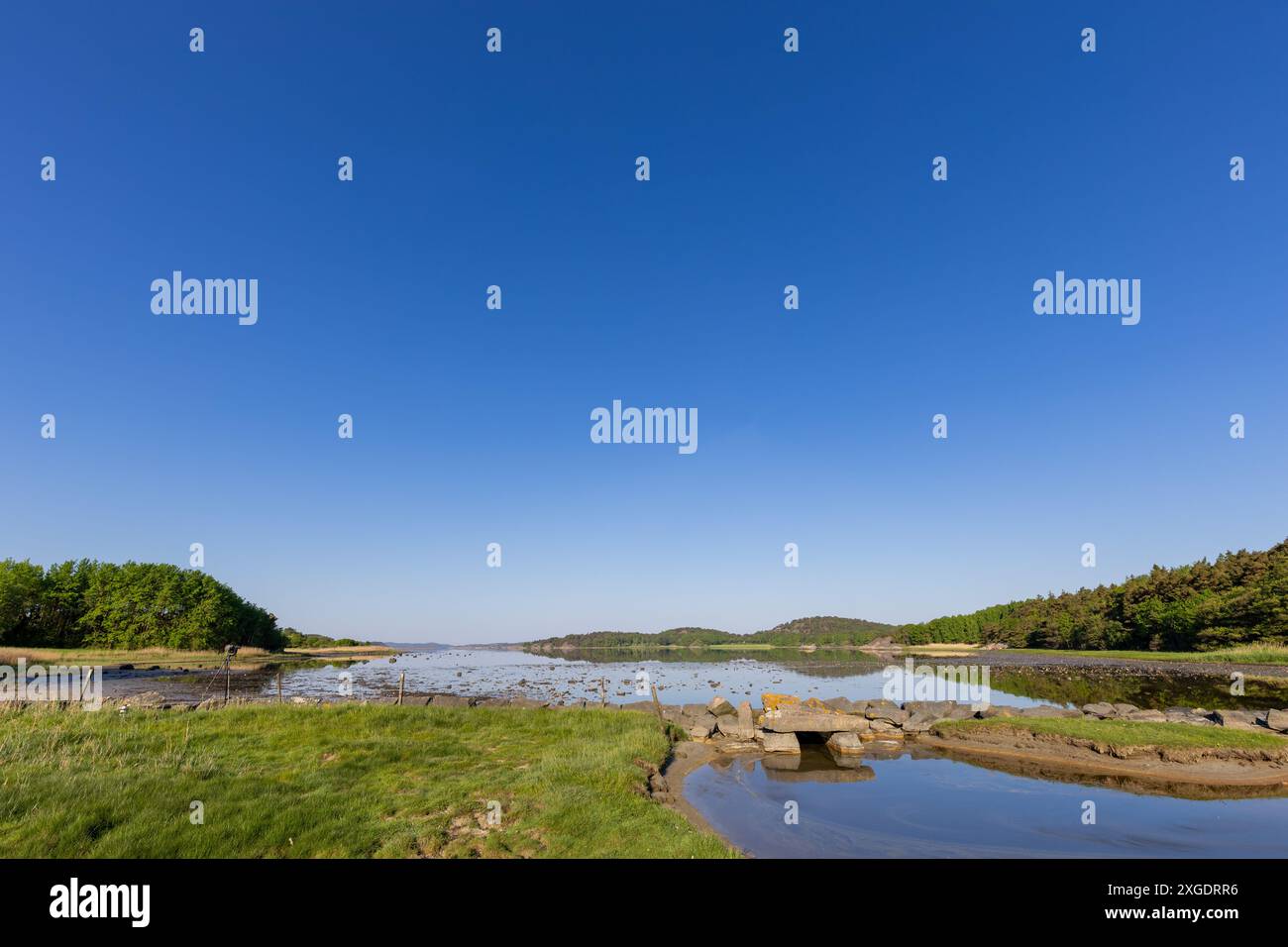 Cove background hi-res stock photography and images - Alamy