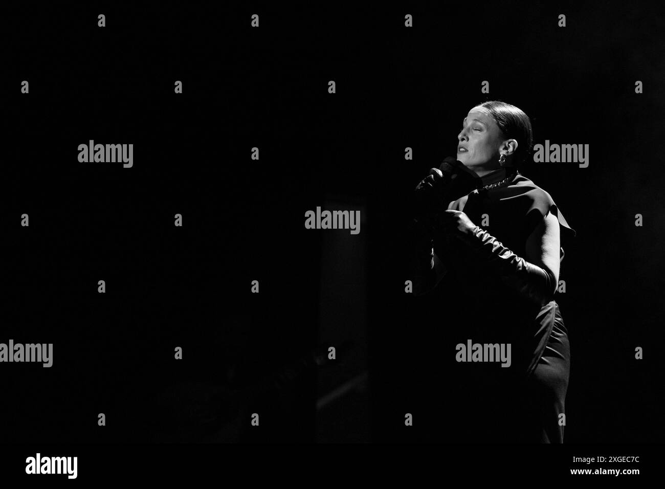 Fordo Singer Carminho fado Black and White Stock Photos & Images - Alamy