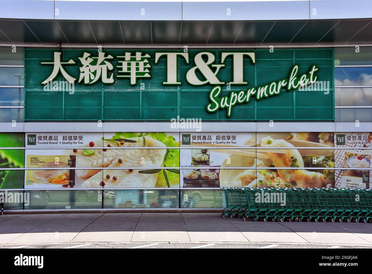 Ottawa, Canada - July 7, 2024: T&T Supermarket is a Canadian supermarket chain founded in Vancouver in 93. It sells primarily Asian foods, including f Stock Photo