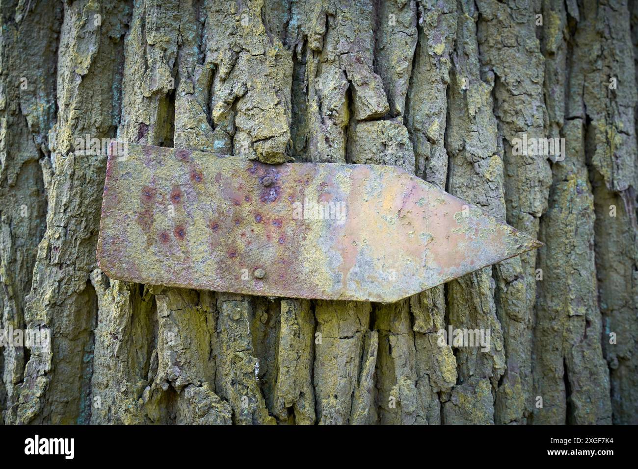 Empty rusty sign hi-res stock photography and images - Alamy
