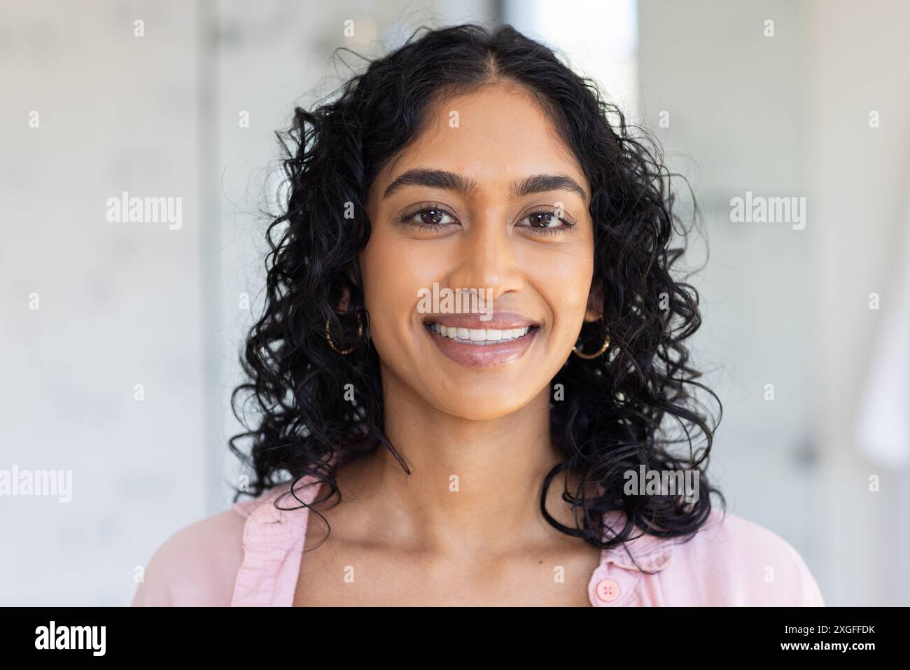 Woman wearing pink shirt hi-res stock photography and images - Alamy