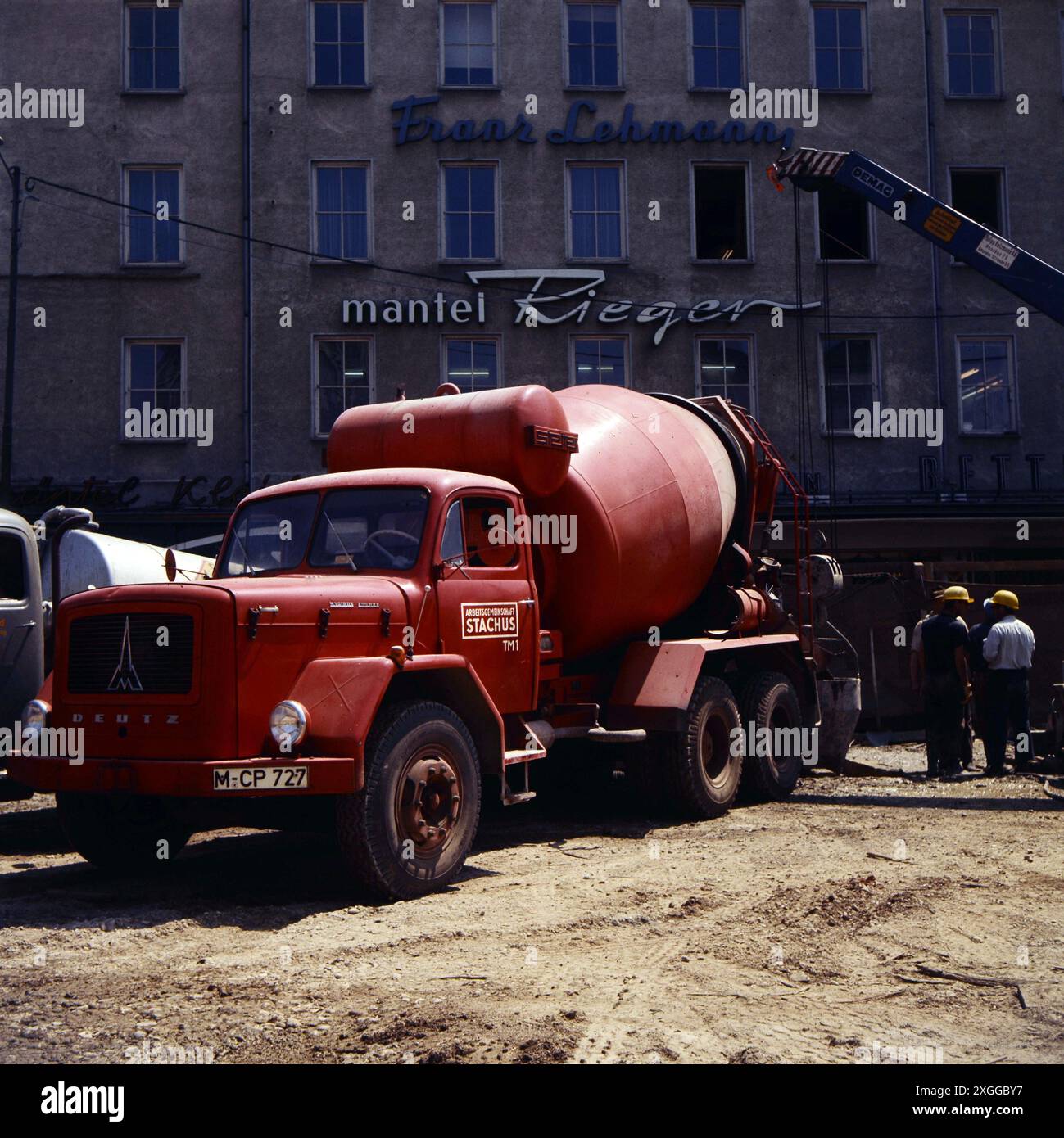 Historical lorry hi-res stock photography and images - Alamy