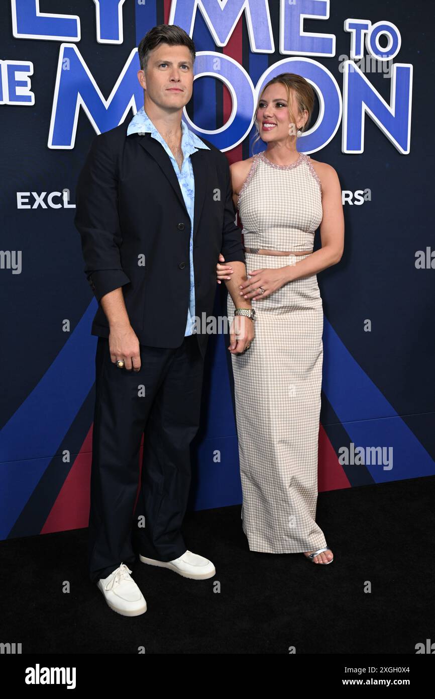 Colin Jost and Scarlett Johansson Stock Photo - Alamy