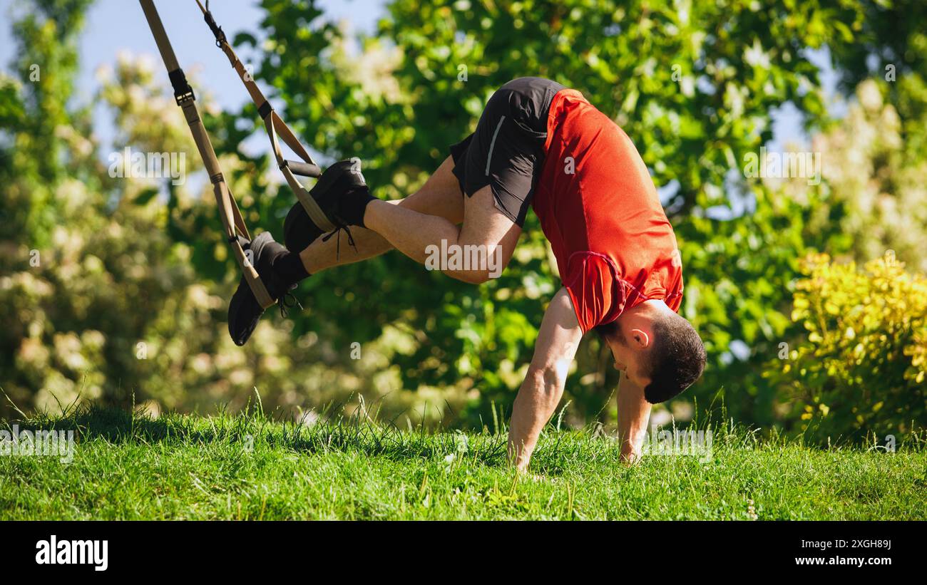 Man workout trx hi-res stock photography and images - Page 12 - Alamy