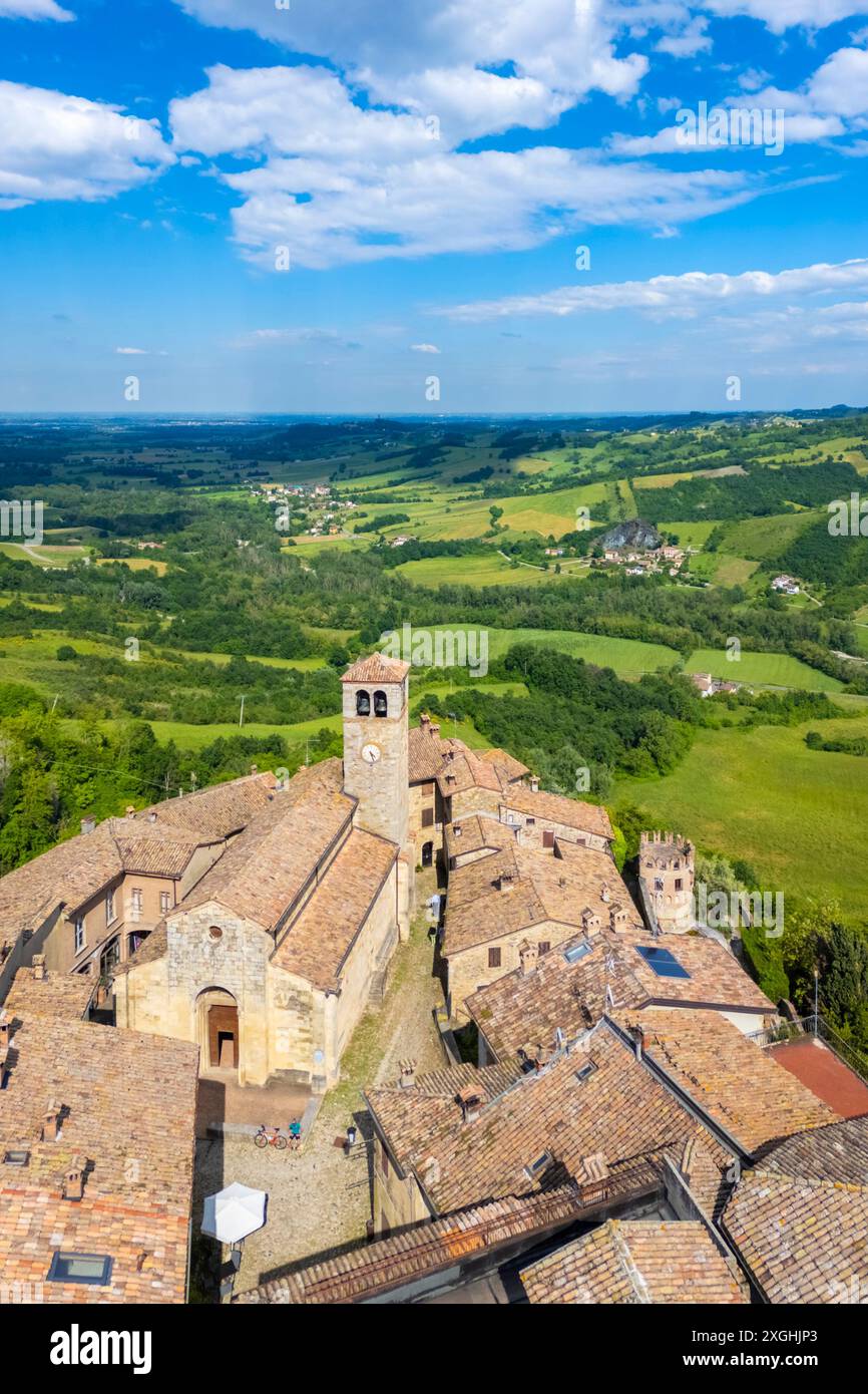 Aerial view of the medieval castle and village of Vigoleno. Piacenza district, Emilia-Romagna, Italy. Stock Photo