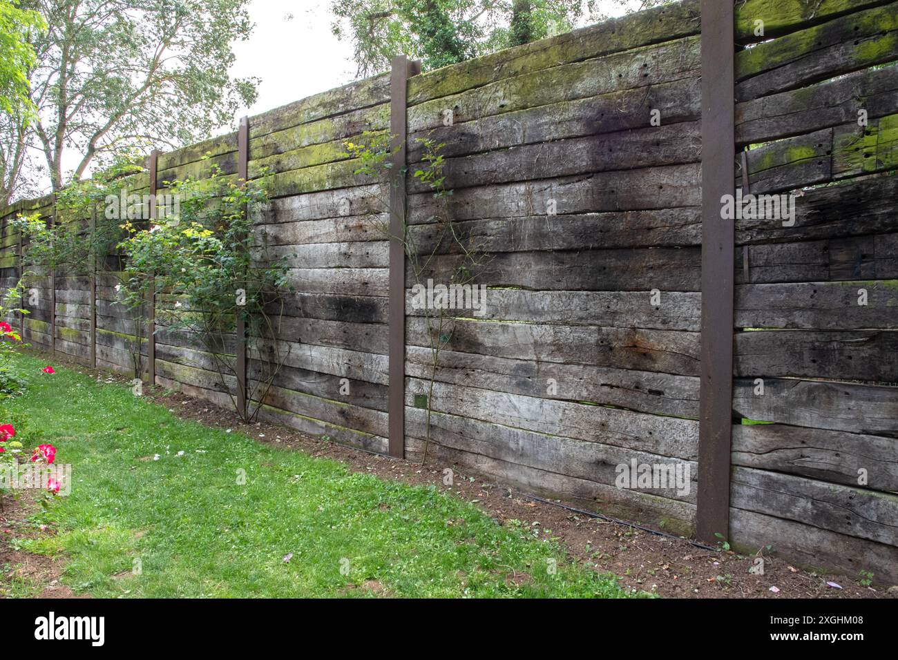 Fence made out of recycled railway sleepers at Chemins de la Rose, Doué — free download