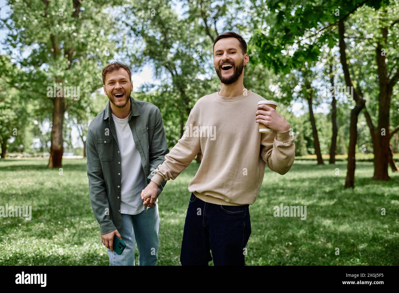 Gay men holding hands hi-res stock photography and images - Alamy