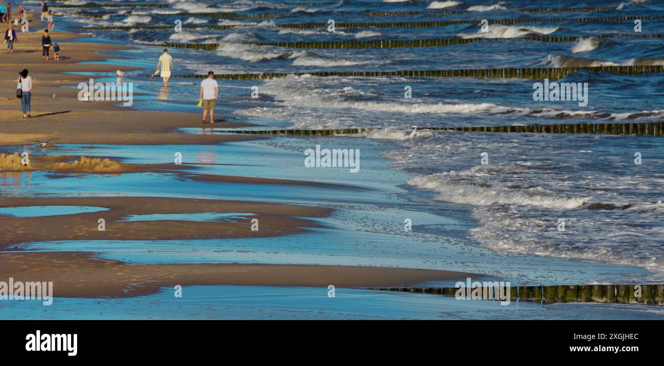 People walking by the sea in the evening (Baltic sea, Usedom) Stock Photo