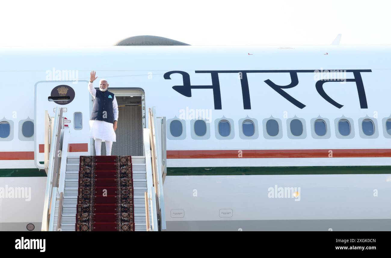 Modi narendra airplane hi-res stock photography and images - Alamy