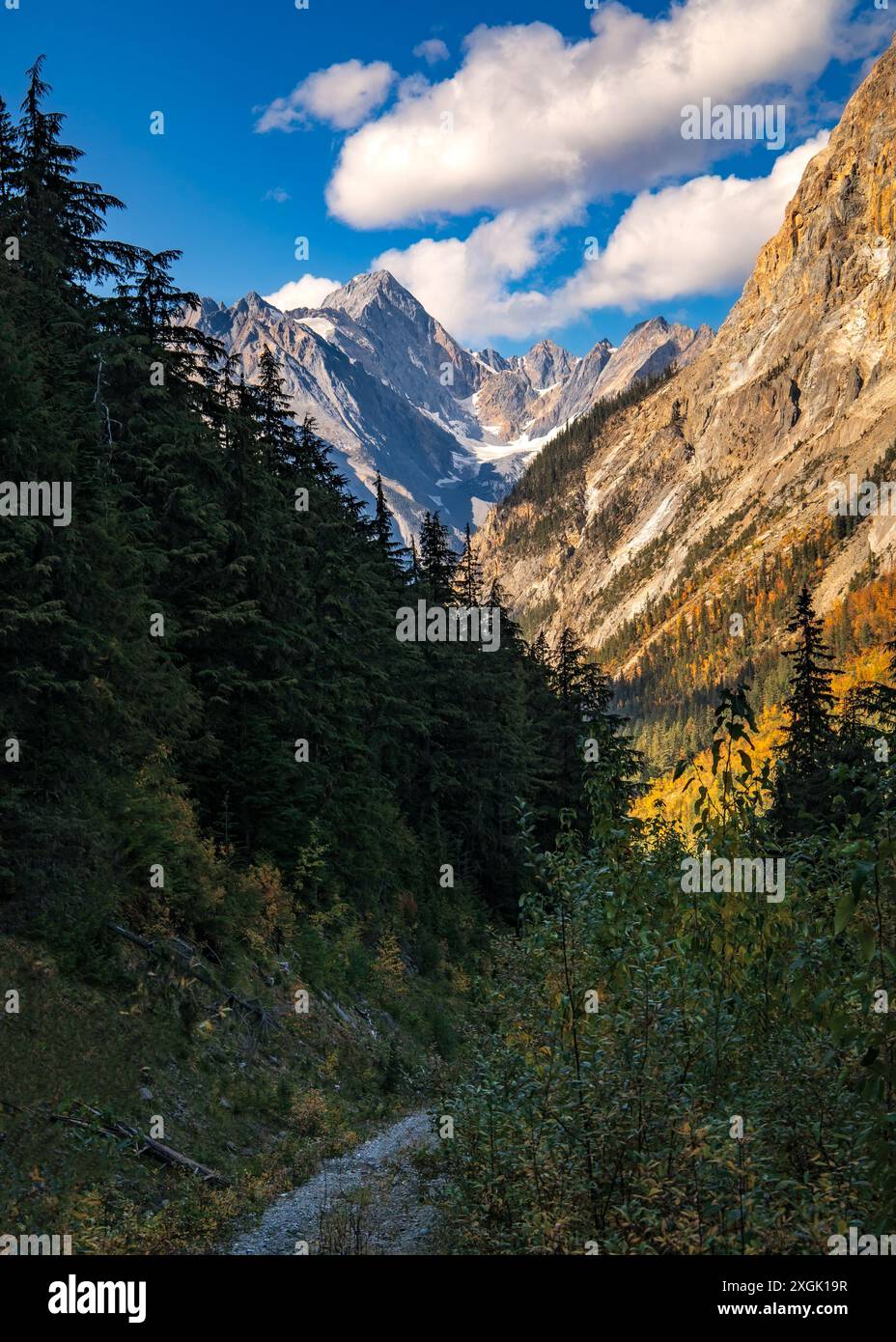 Towering snow capped peaks in hi-res stock photography and images - Alamy