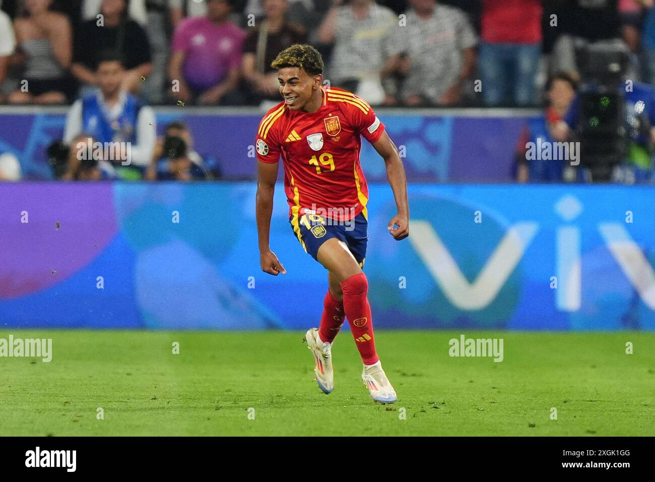 Spain's Lamine Yamal celebrates after scoring their side's first goal