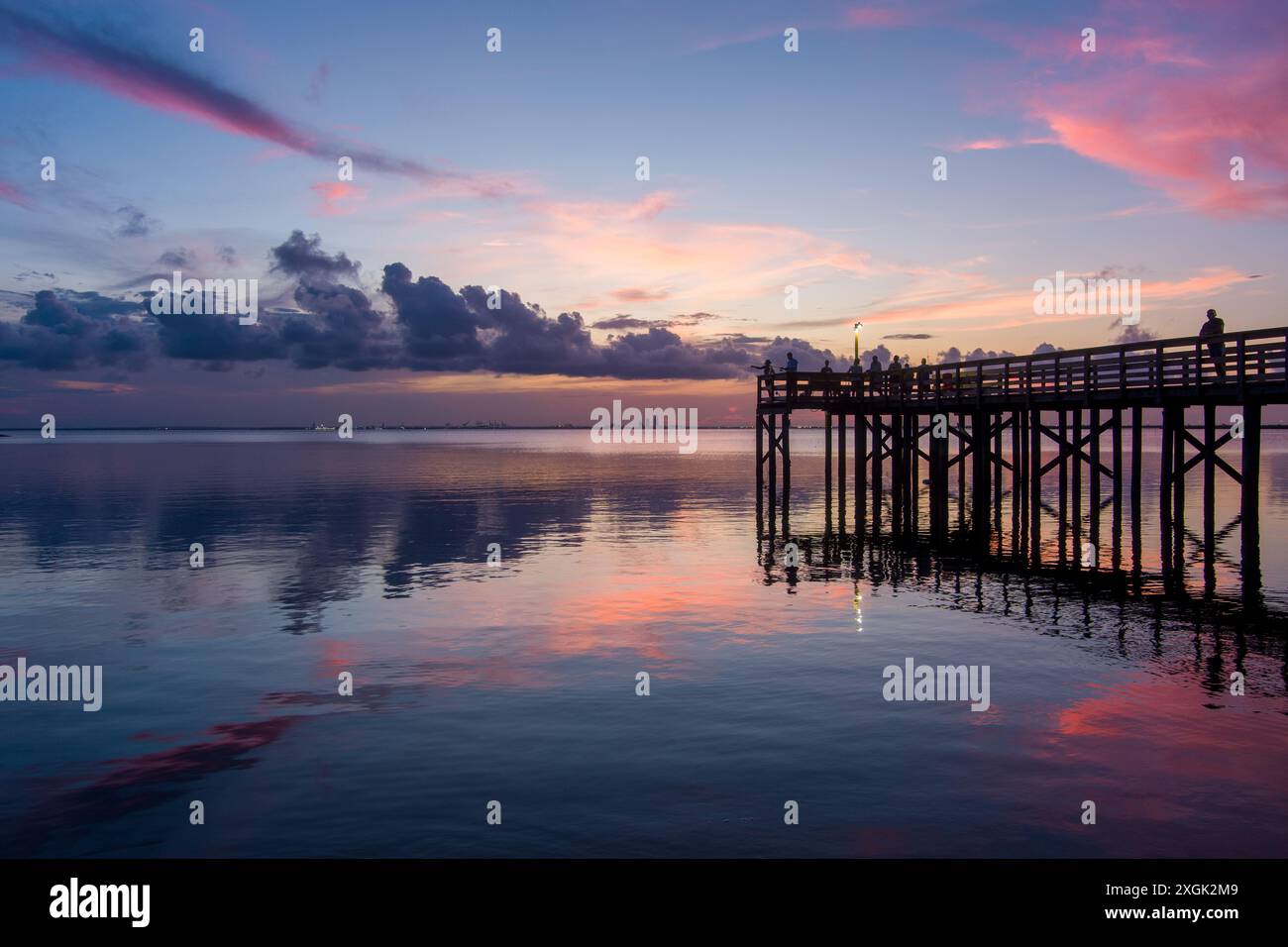 Pier and fairhope and fishing hi-res stock photography and images - Alamy