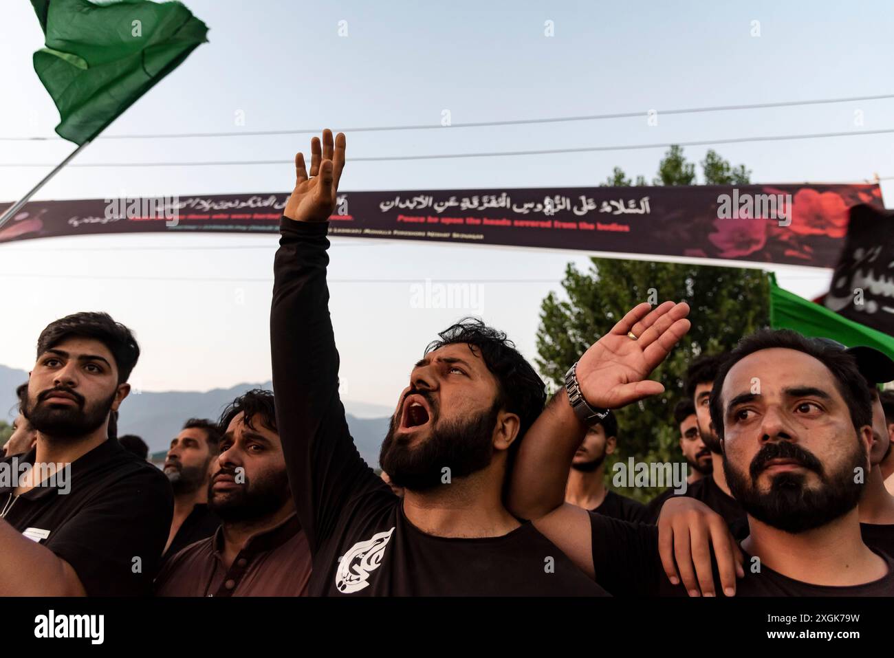 Kashmiri Shia Muslims shout religious slogans while erecting a tall ...