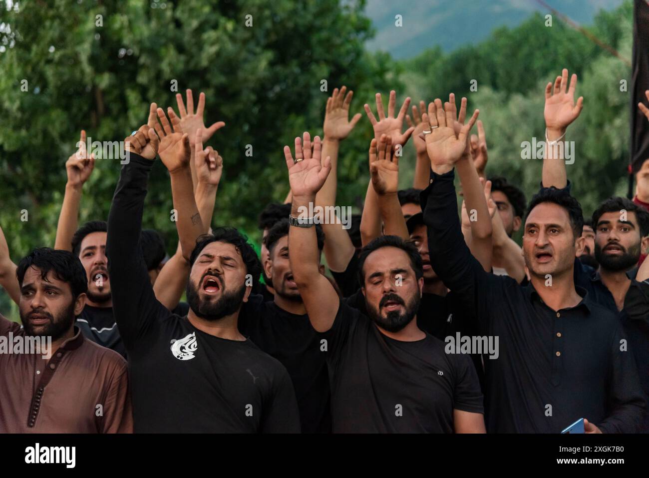 Kashmiri Shia Muslims shout religious slogans after erecting a tall ...