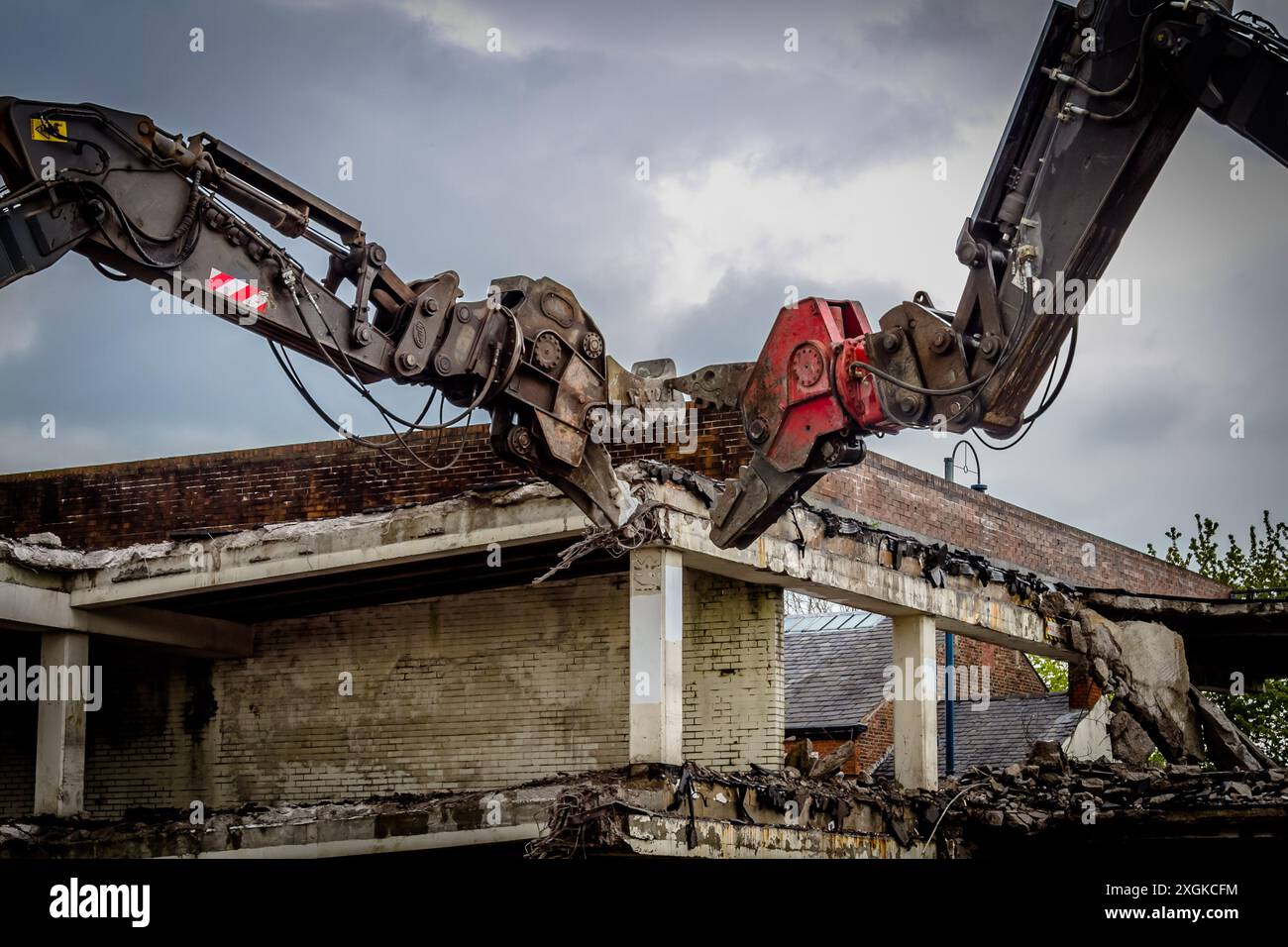 Demolition of a multi storey car park Stock Photo - Alamy