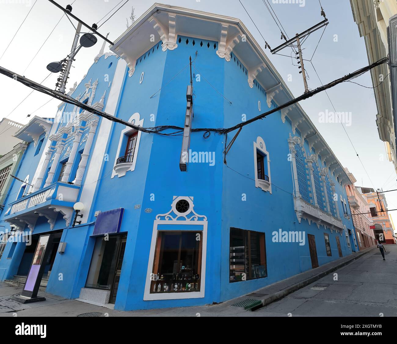 489 Chamfer on General Lacret and Enramadas Streets corner, azure-blue