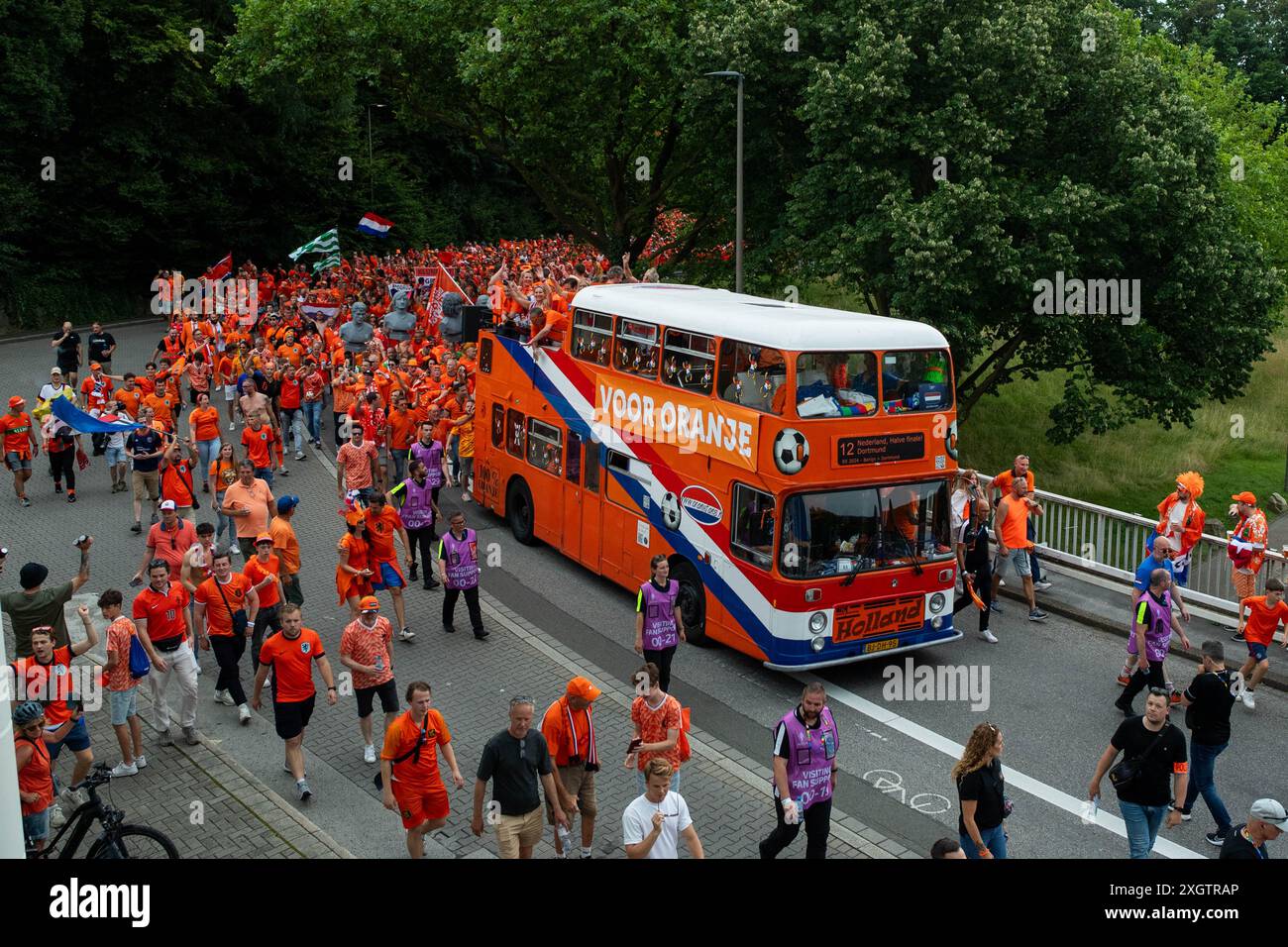 Fanwalk Oranje Fans mit Fanbus, GER, Netherlands (NED) vs England (ENG ...
