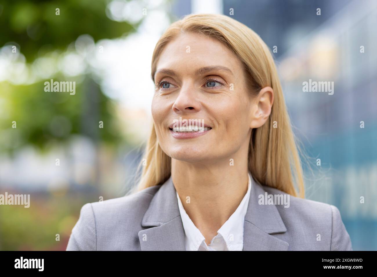 Woman long blonde hair lady hi-res stock photography and images - Alamy