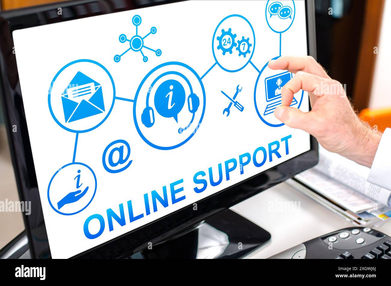 Online support concept shown on a computer screen Stock Photo