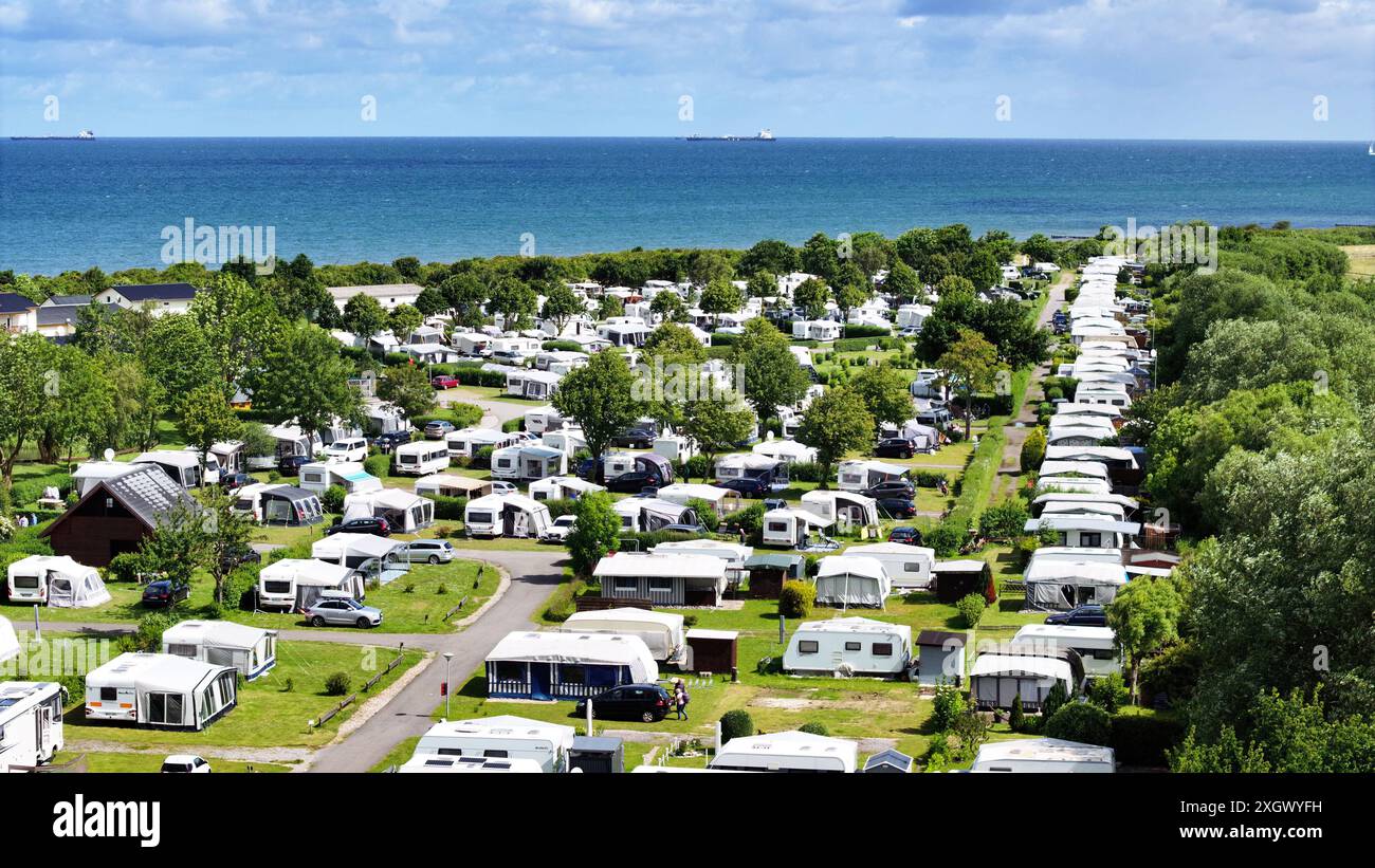 MV: Ostsee Campingplatz Brgerende Brgerende. Blick auf den Campingplatz  Ferien- Camp Brgerende direkt am Strand der Ostsee. ber 150 Campingpltze  gibt es in Mecklenburg- Vorpommern. *** MV Ostsee Campingplatz Brgerende  Brgerende View