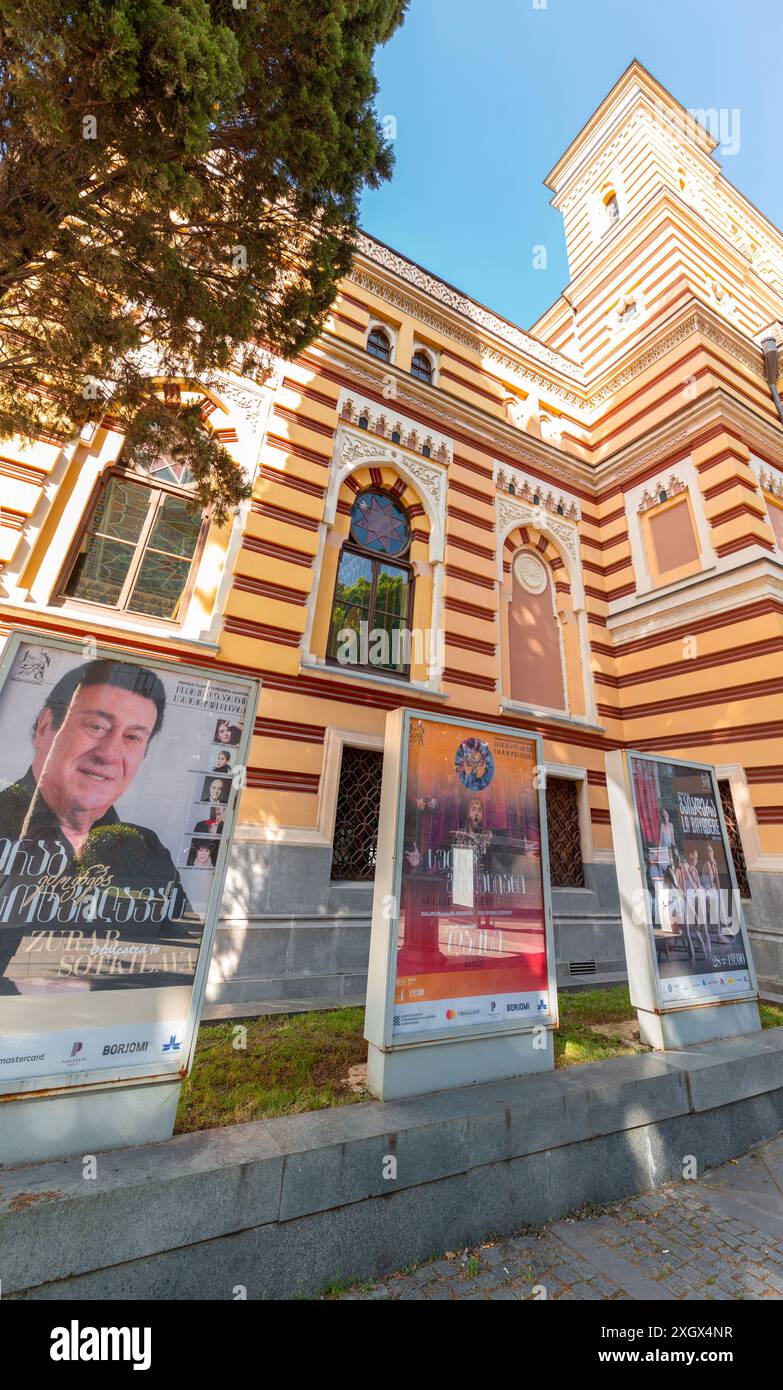 Oldest opera house exterior hi-res stock photography and images - Alamy