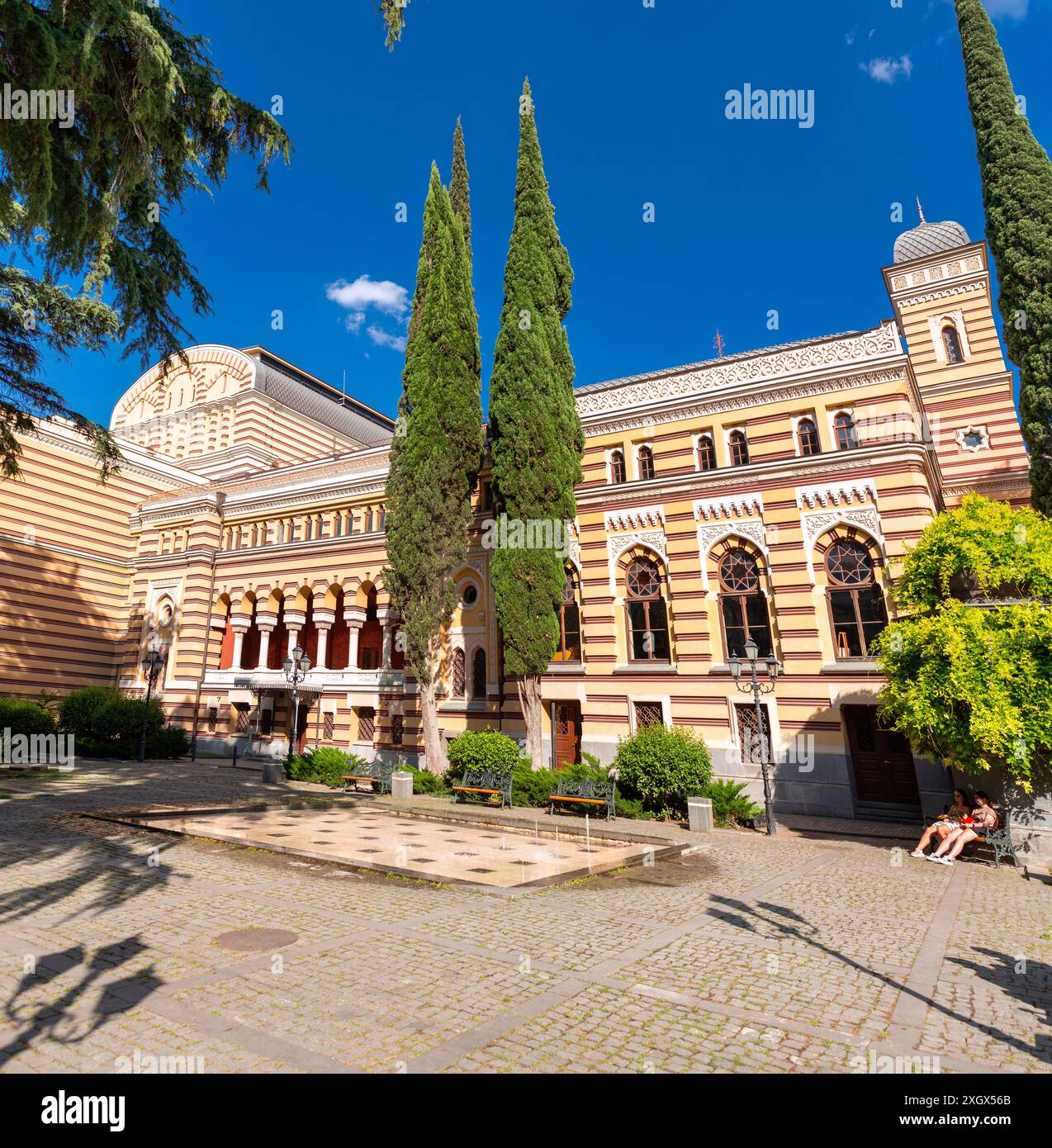Oldest opera house exterior hi-res stock photography and images - Alamy