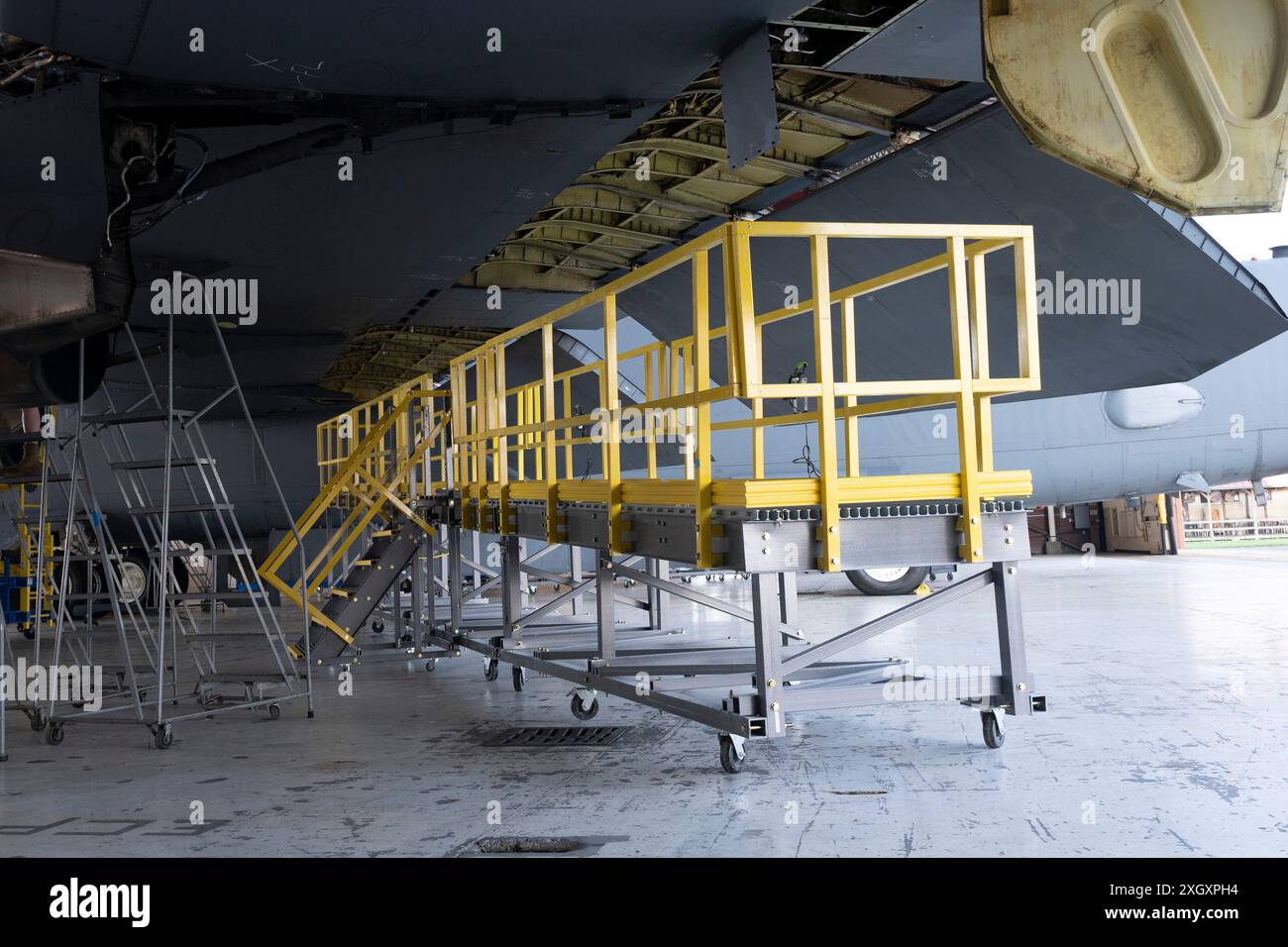 Engine pod stands hi-res stock photography and images - Alamy