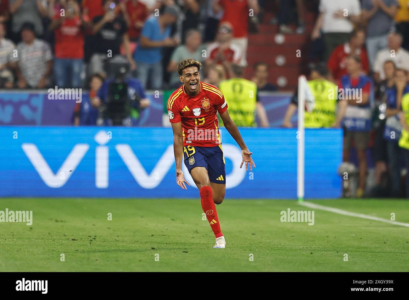 Lamine yamal celebration hi-res stock photography and images - Alamy