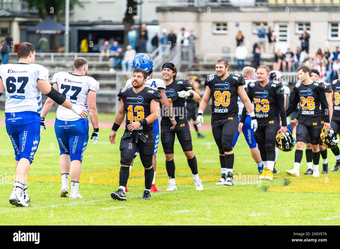 Shakehands nach Schlusspfiff  GER, Munich Cowboys vs Allgaeu Comets, American Football, GFL, Saison 2024, Week 4, Nachholtermin, 07.07.2024,  Foto: Eibner-Pressefoto/Florian Wolf Stock Photo