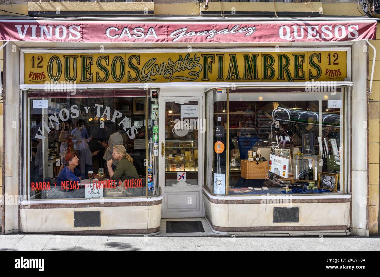Casa Gonzales, a popular tapas bar and delicatessen selling a large variety of wines and cheeses.   in the Calle del Leon,  Barrio de las Letras, cent Stock Photo