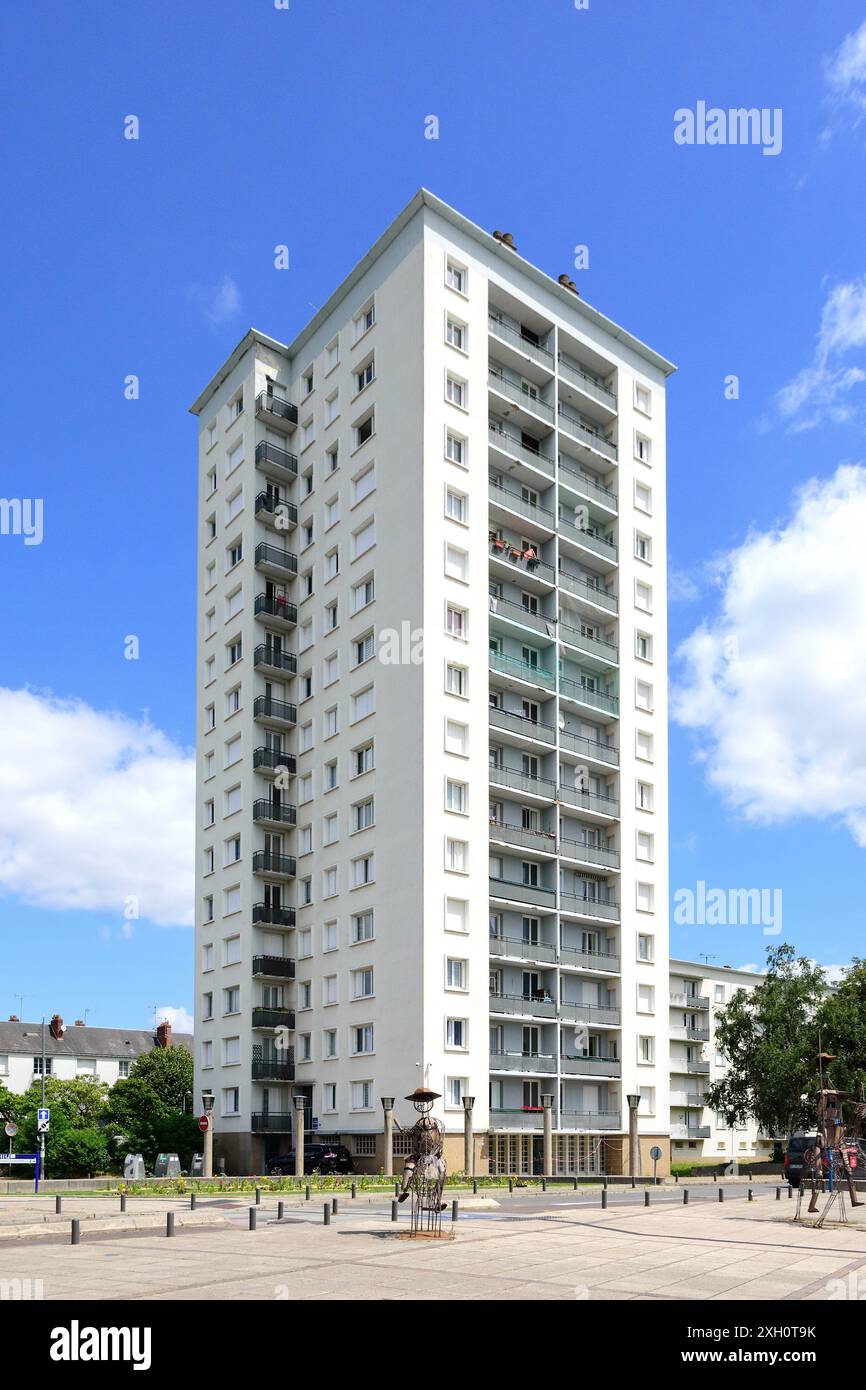 Tower block flats hi-res stock photography and images - Alamy