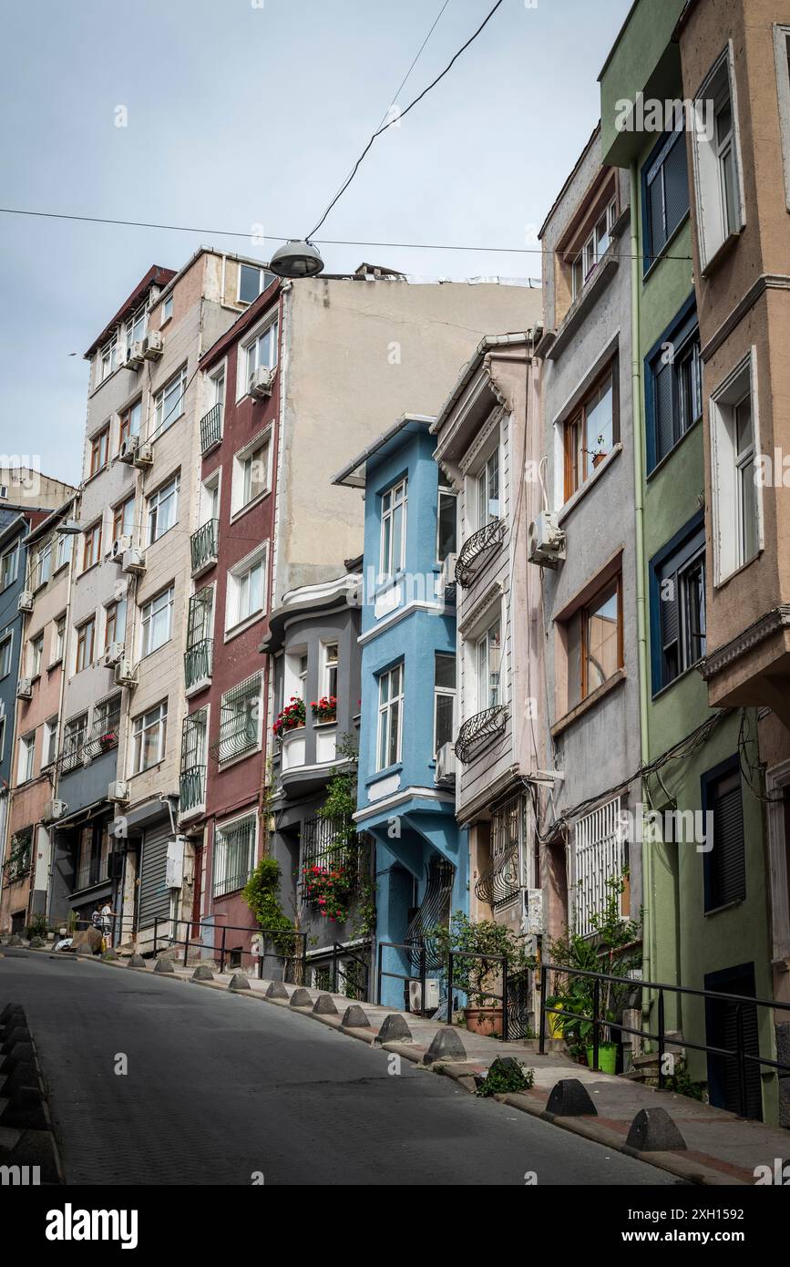Typical street in Beyoglu District, Istanbul, Turkey Stock Photo - Alamy