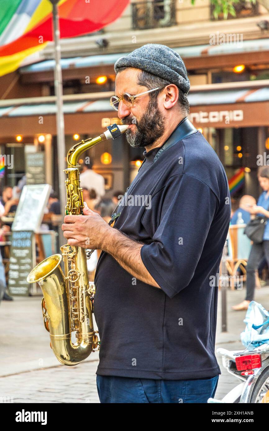 Jazz street musician playing on the Rue du Verrerie, Paris 75004, France. Stock Photo
