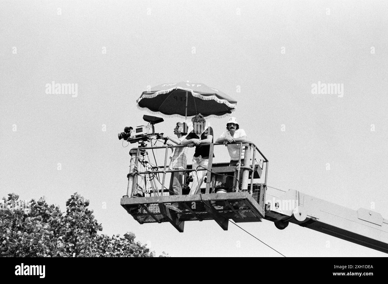 French SFP cameraman and technicians in a gondola for the televised ...