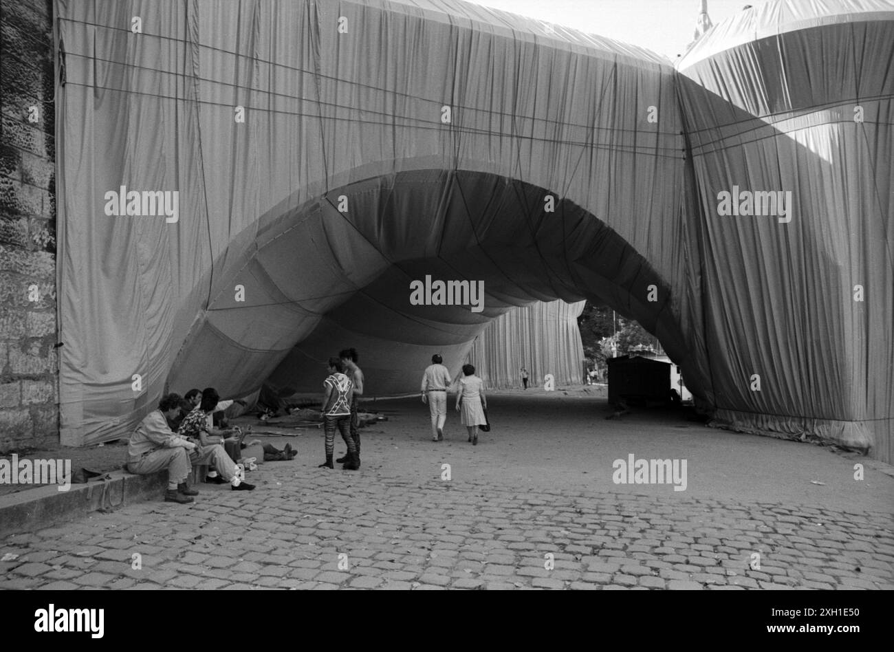 The Pont Neuf Wrapped, work by Christo and Jeanne Claude. Paris, 22 September 1985 Stock Photo