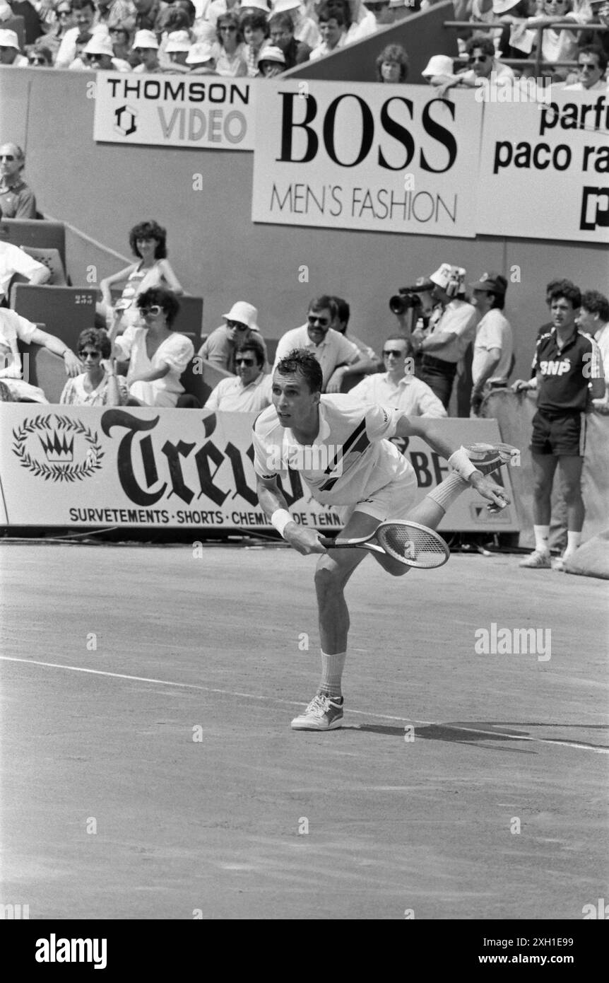 Czechoslovakian tennis player Ivan Lendl (winner) during his quarter-final match against Argentinean Martin Jaite at the French Open, June 1985 Stock Photo
