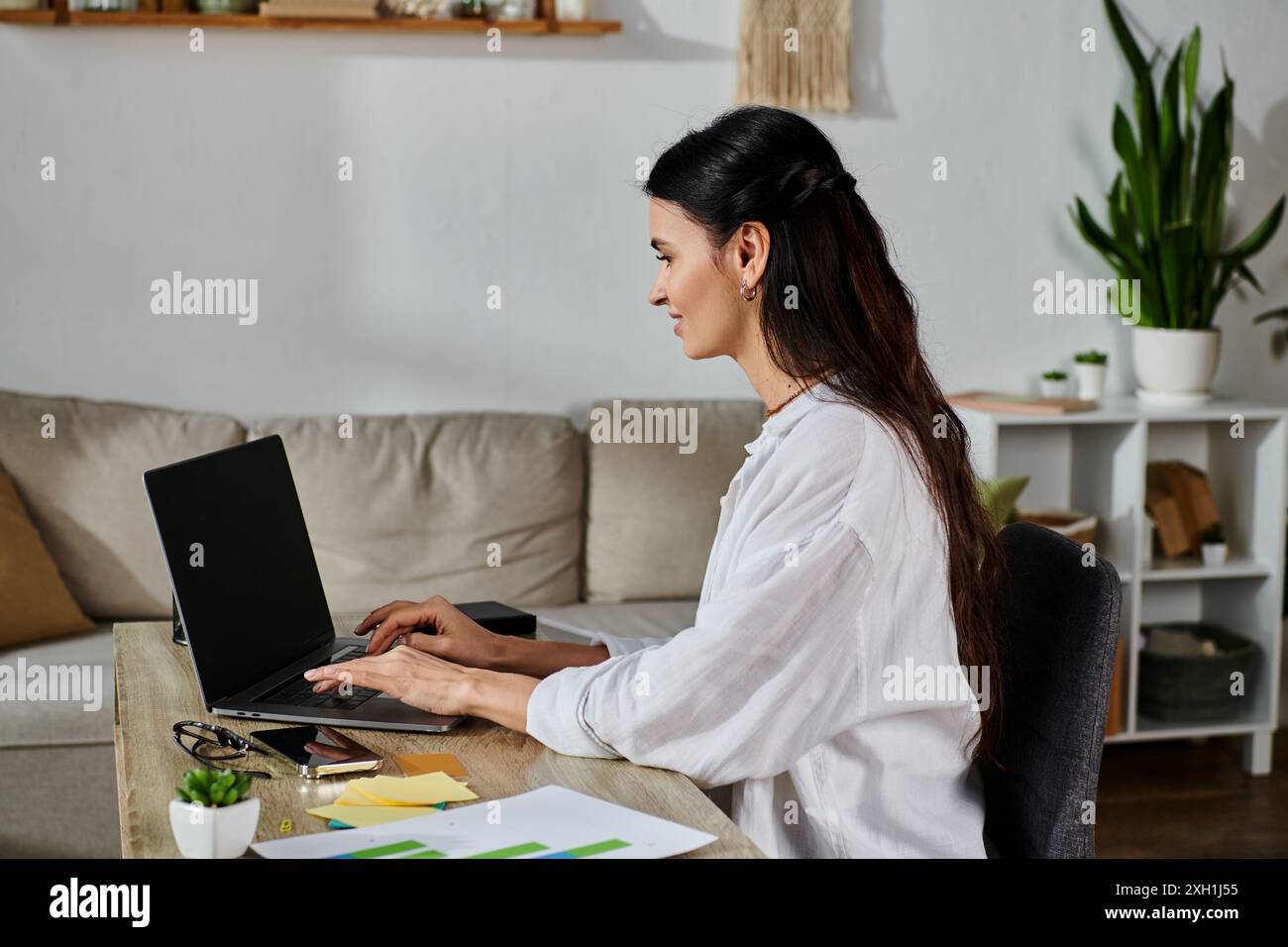 Freelance business woman in attire hi-res stock photography and images ...