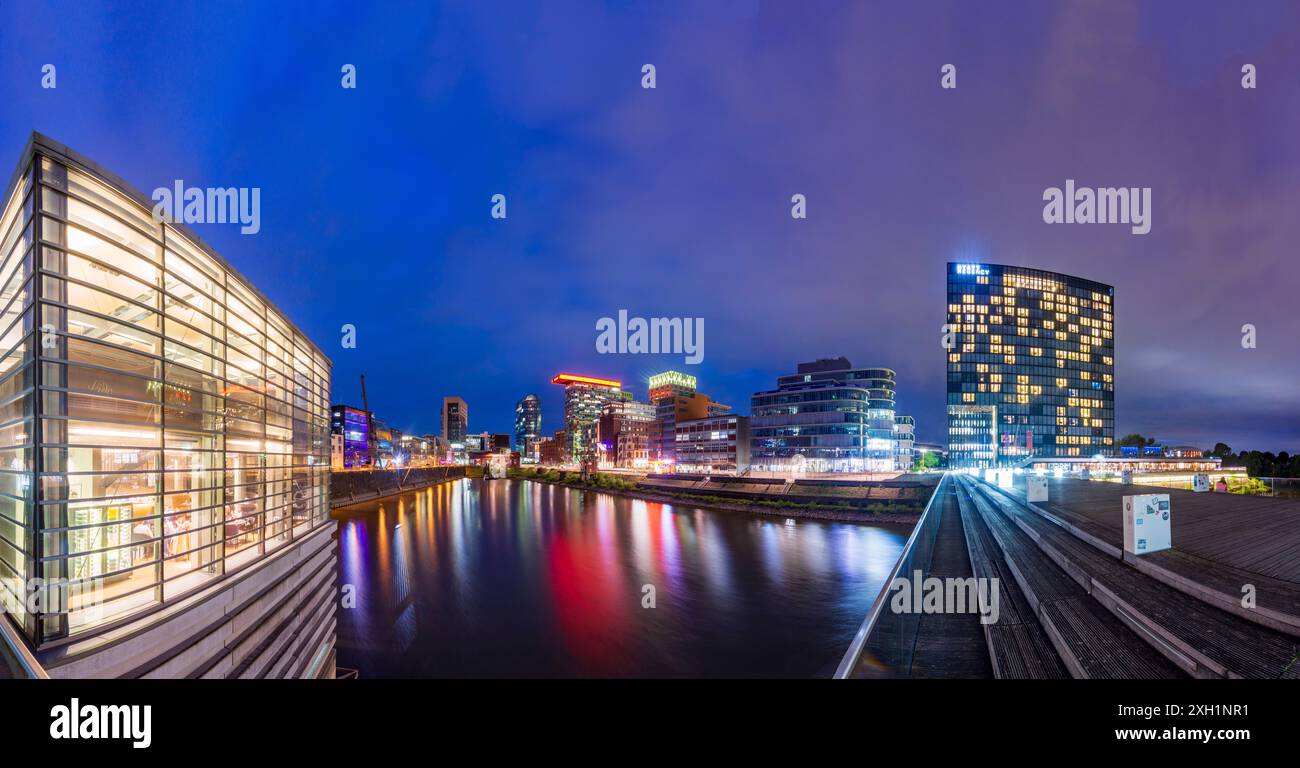 Medienhafen Media Harbor, The Living Bridge, restaurant Lido, house Hafenspitze with hotel Hyatt Regency Düsseldorf Düsseldorf und Neanderland Nordrhe Stock Photo