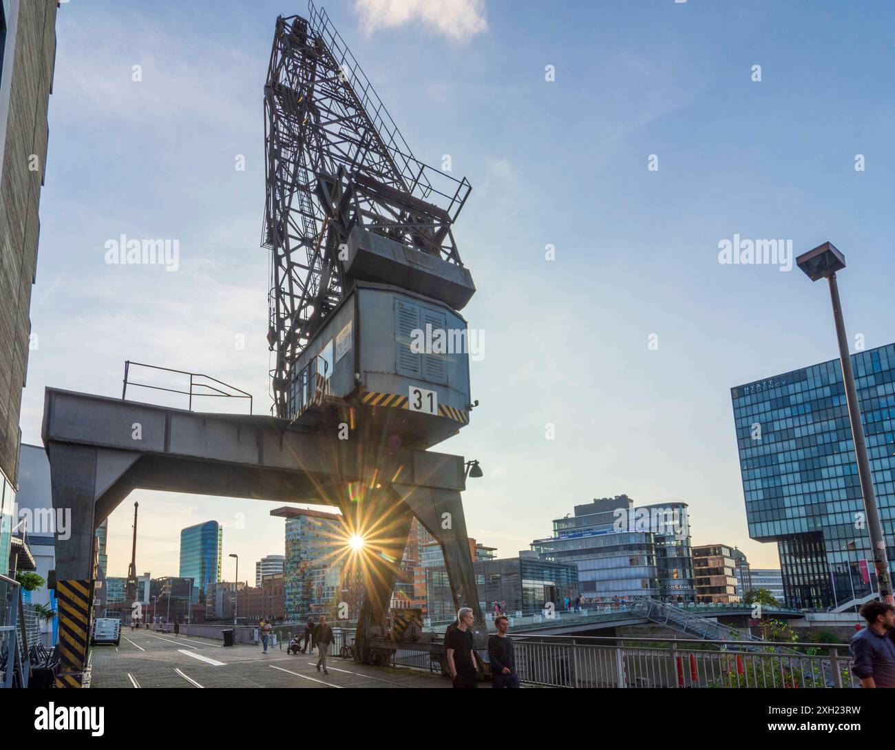 Medienhafen Media Harbor, The Living Bridge, restaurant Lido, house Hafenspitze with hotel Hyatt Regency, old crane Düsseldorf Düsseldorf und Neanderl Stock Photo