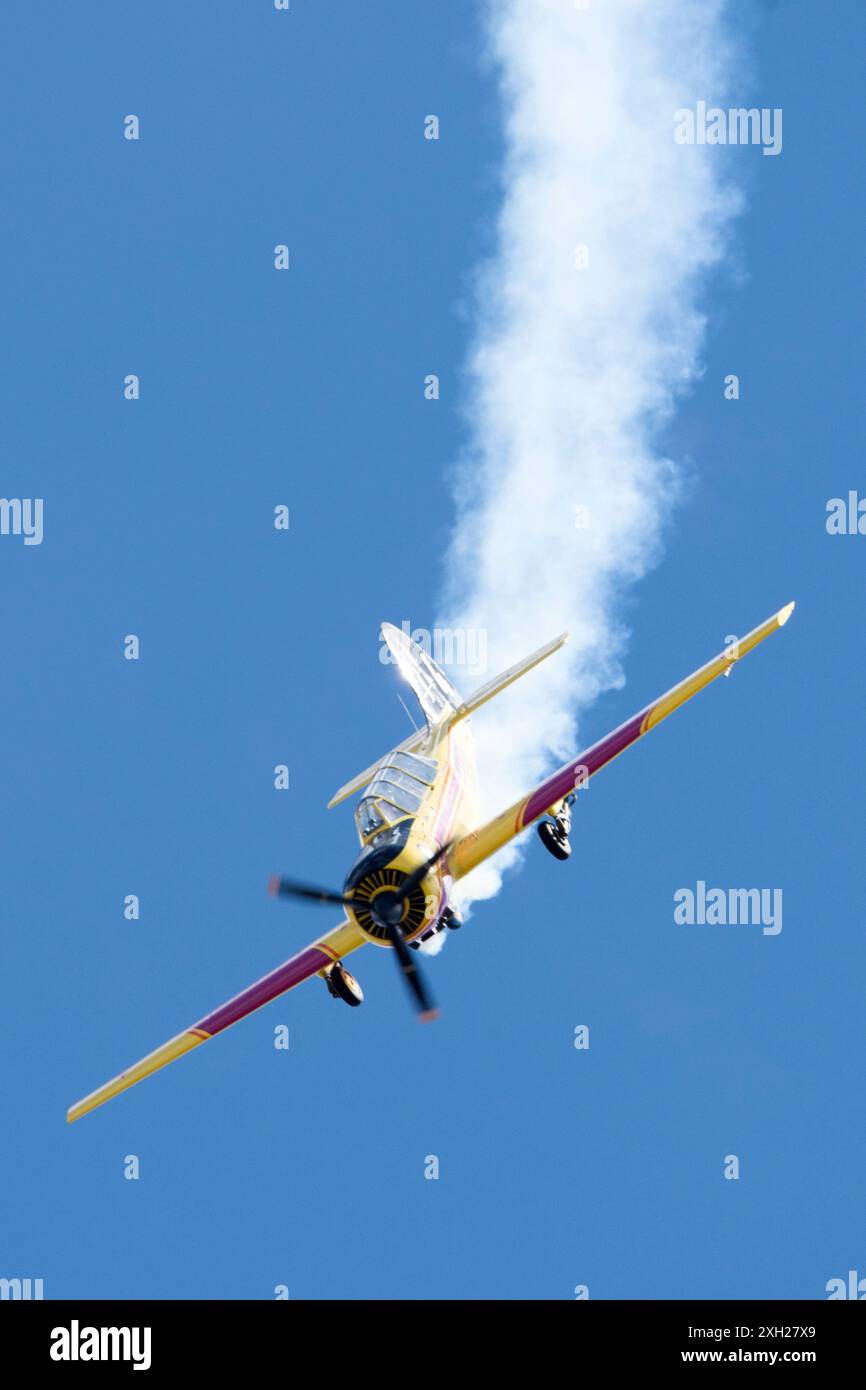 yak-52-aerobatic-flight-plane-stock-photo-alamy