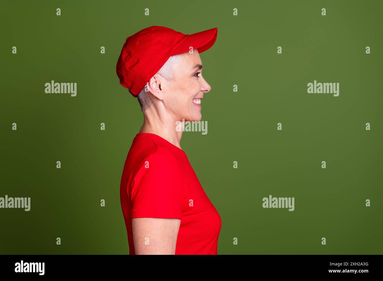 Photo of pensioner lady delivery service employee profile cheerful ...