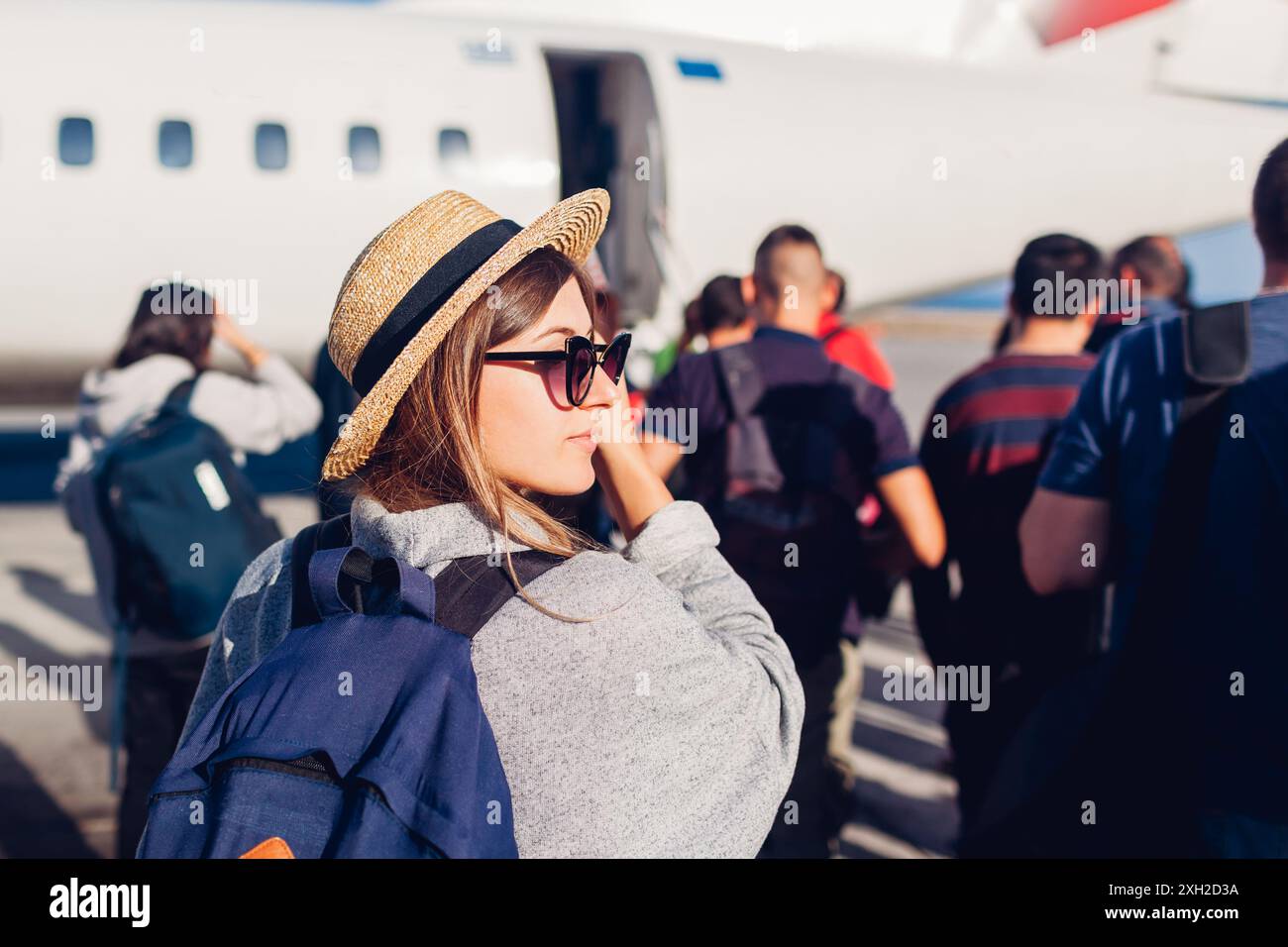 Airport boarding gate door hi-res stock photography and images - Alamy