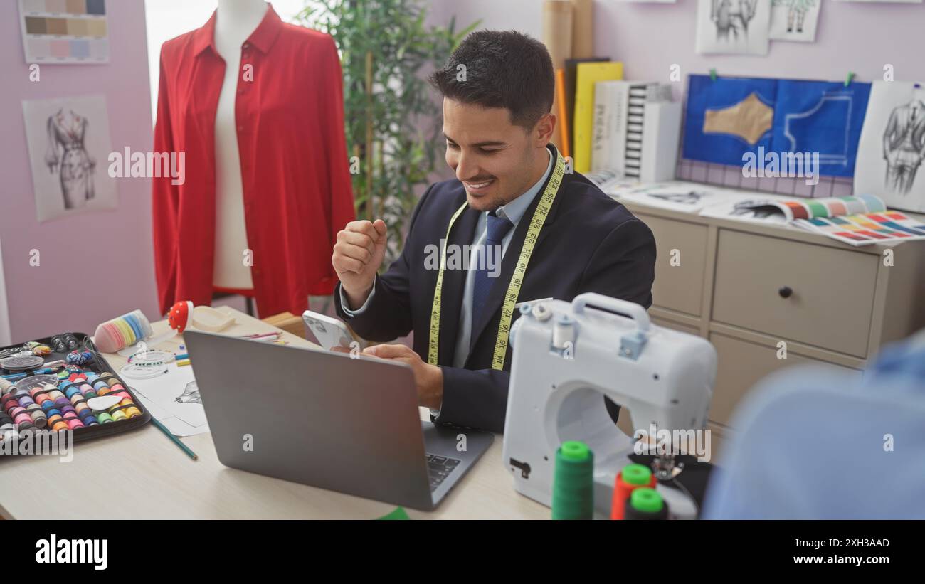 Craftsman laptop mobile phone hi-res stock photography and images - Alamy