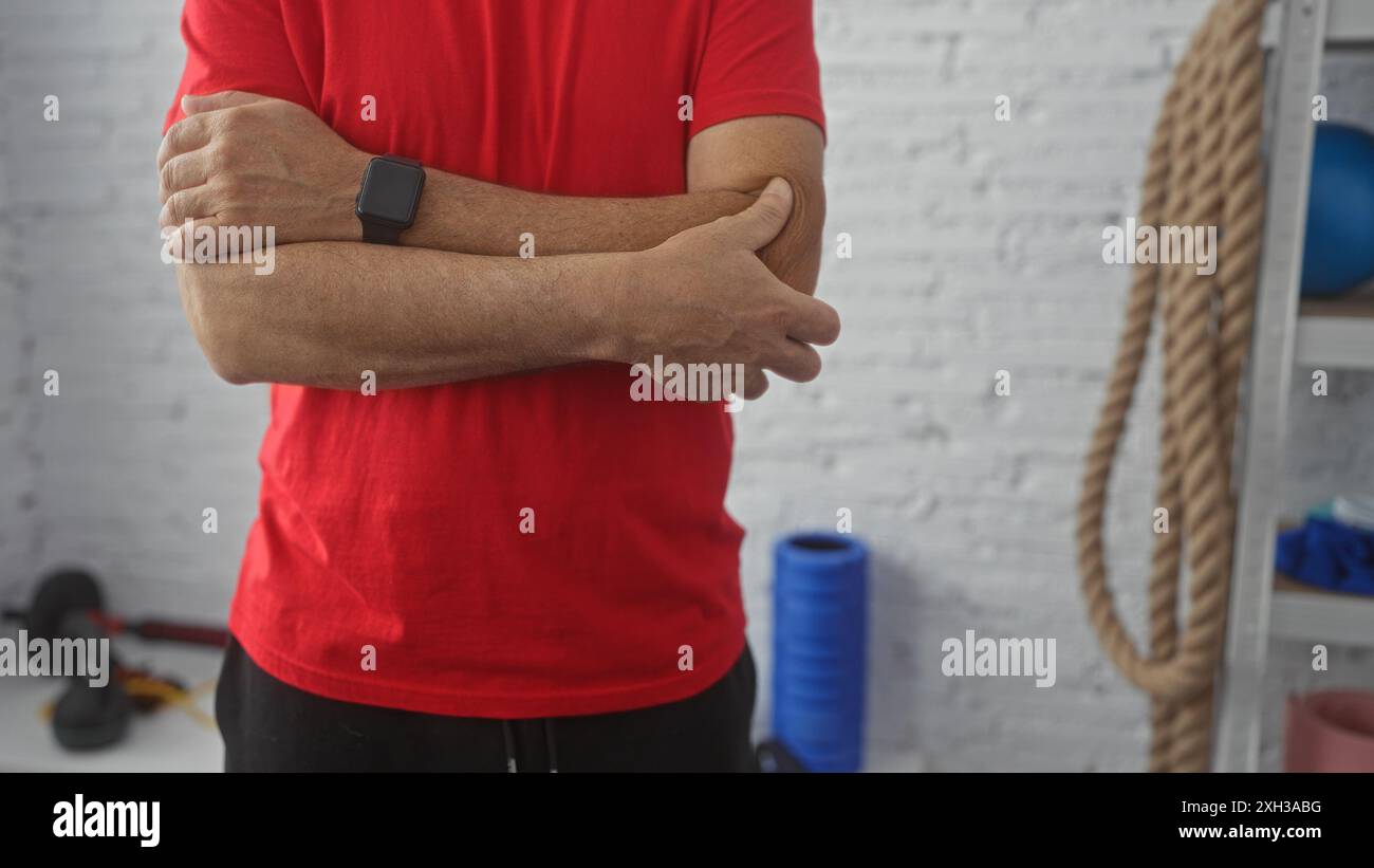 Tight Elbow Ropes Sports injury brace trainer hi-res stock photography and images - Alamy