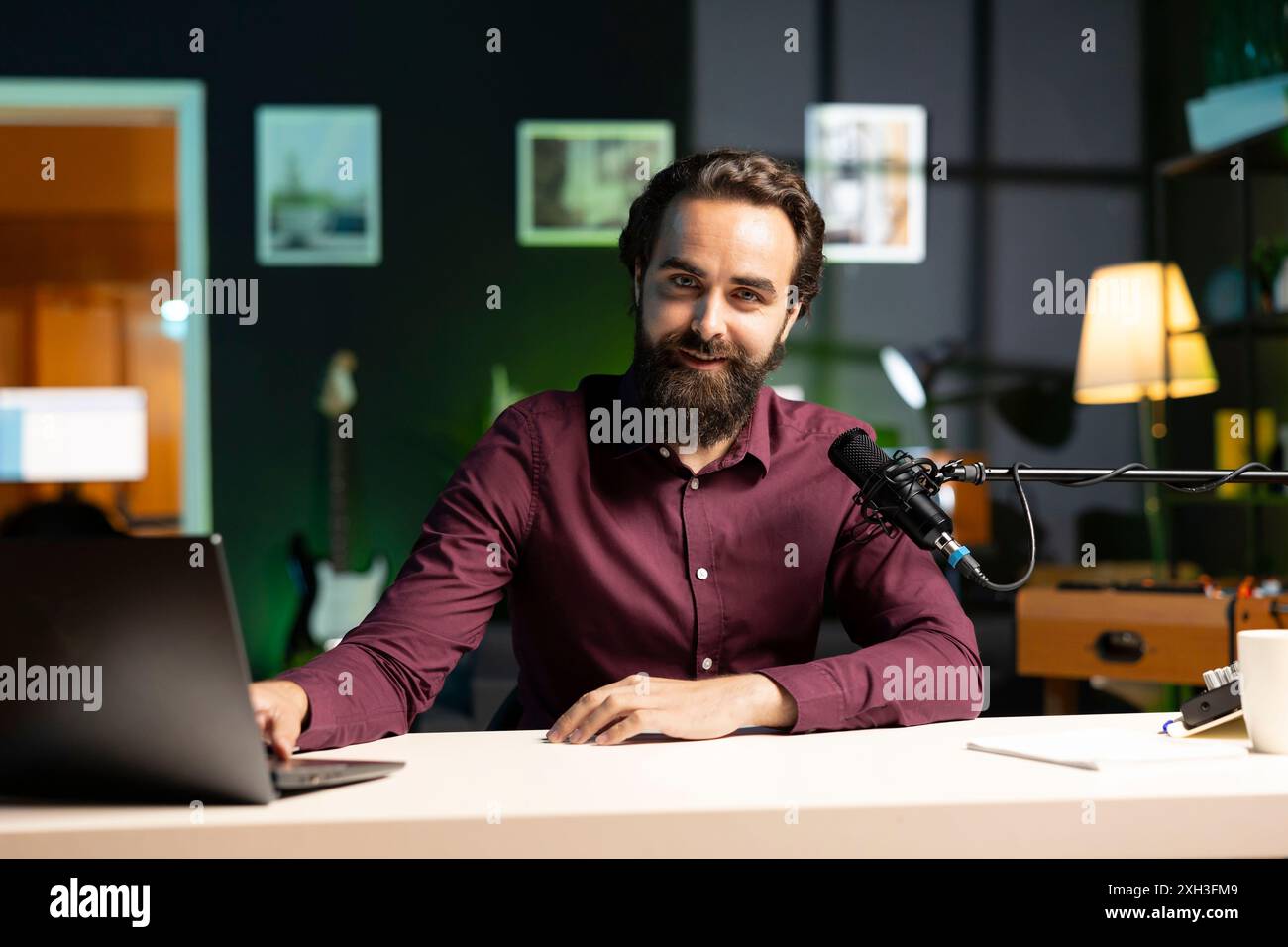 Broadcast reaction hi-res stock photography and images - Alamy