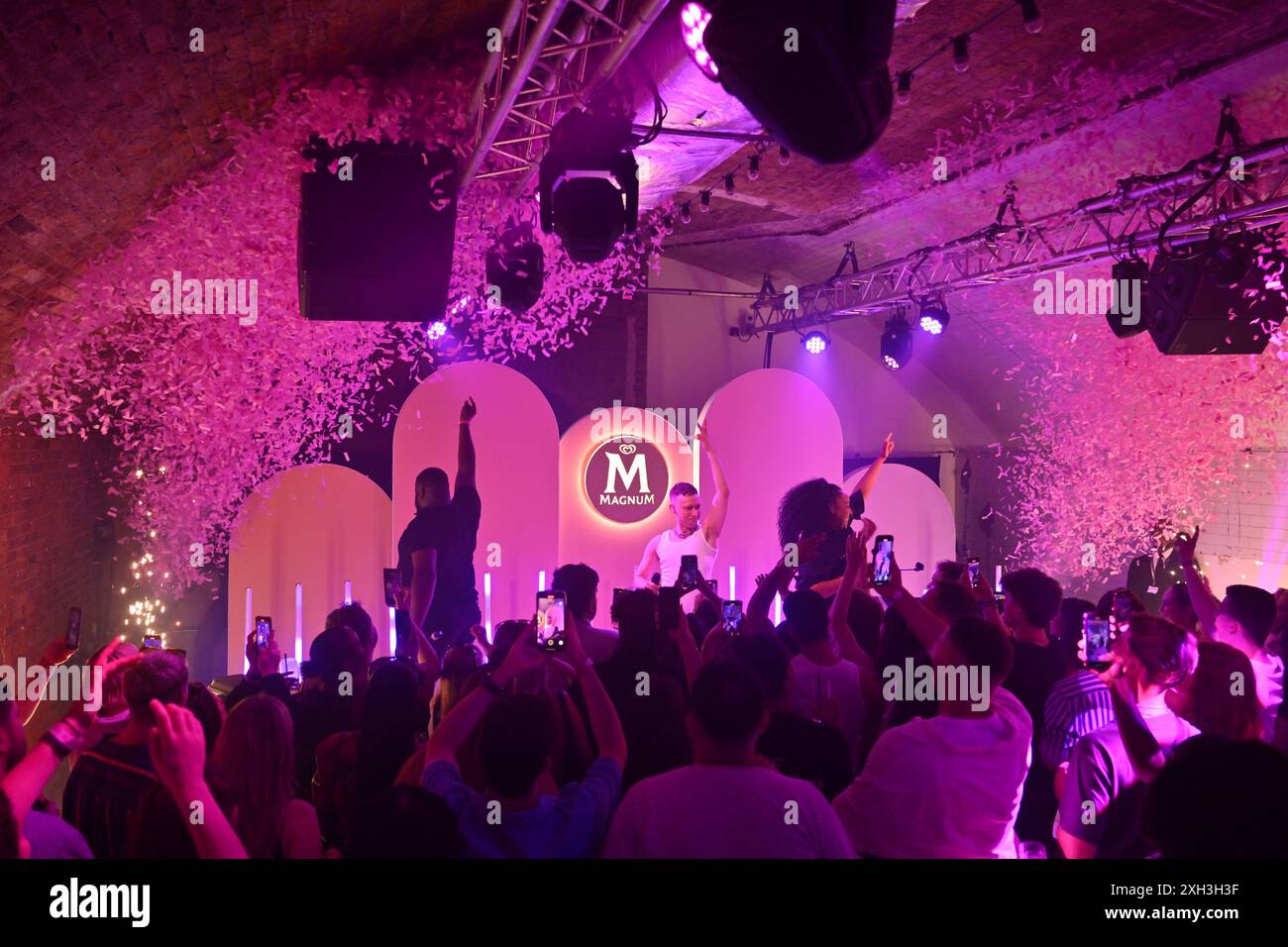 EDITORIAL USE ONLY Olly Alexander performs onstage during the Magnum Pick Your Pleasure Pass celebration at Kachette in Shoreditch, east London. Picture date: Thursday July 11, 2024. Stock Photo