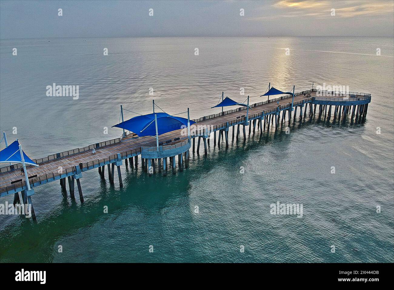 View Off Pier Aerial view sunset pier lighthouse hi-res stock photography and images ...