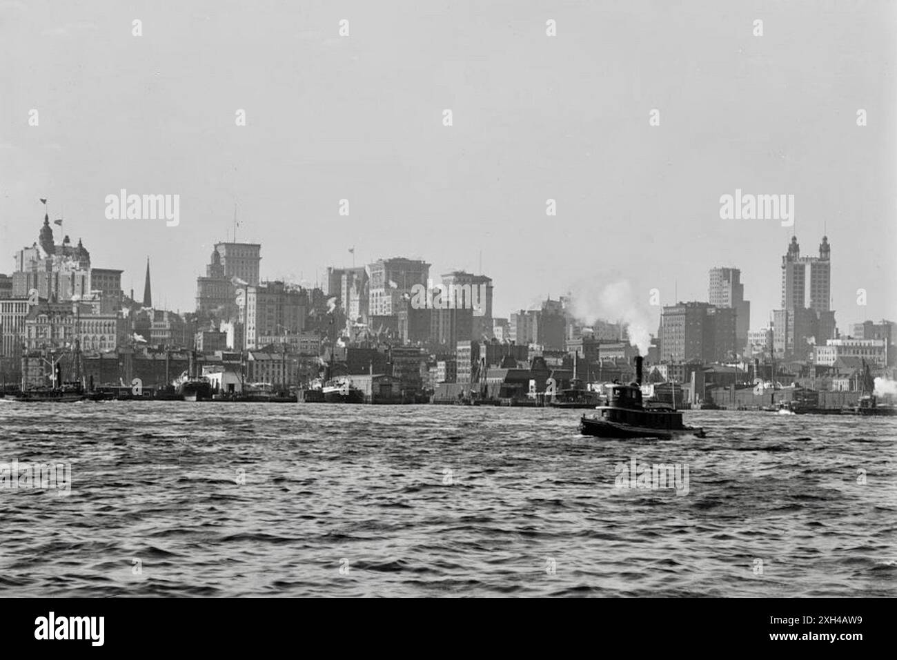 New York City skyline from East River 1900 Stock Photo - Alamy